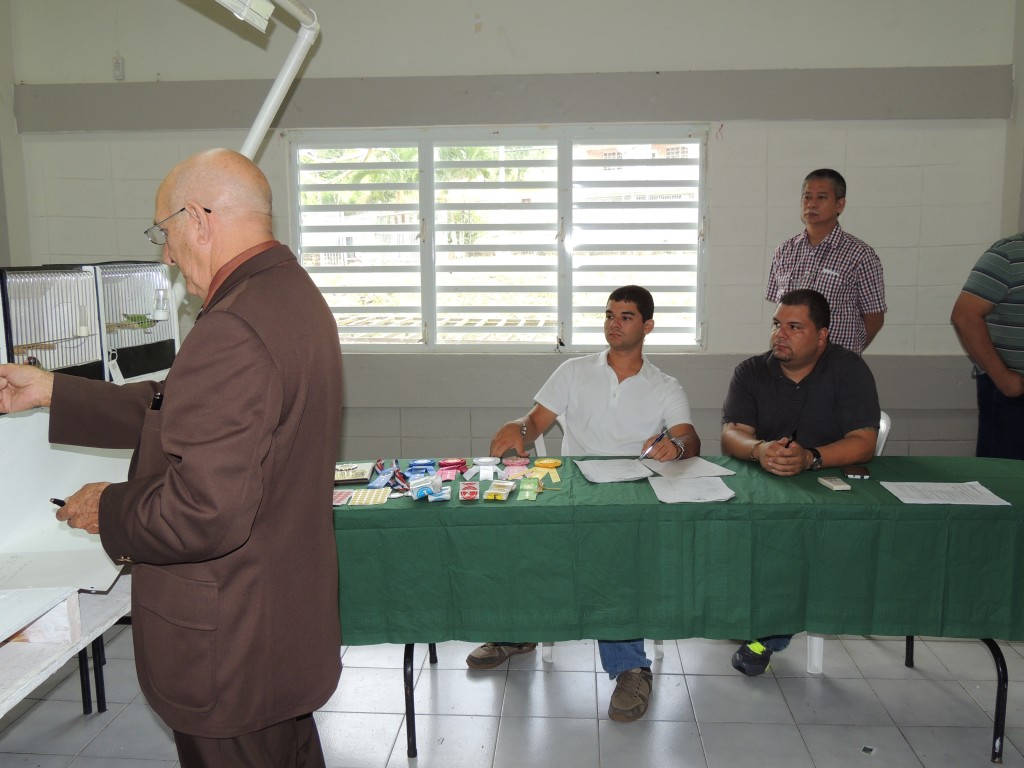 Judge Jose Ravelo, Nicky Mass, Fabio Tarazona and Billy Badilla in the background. Courtesy Marilena Salmones